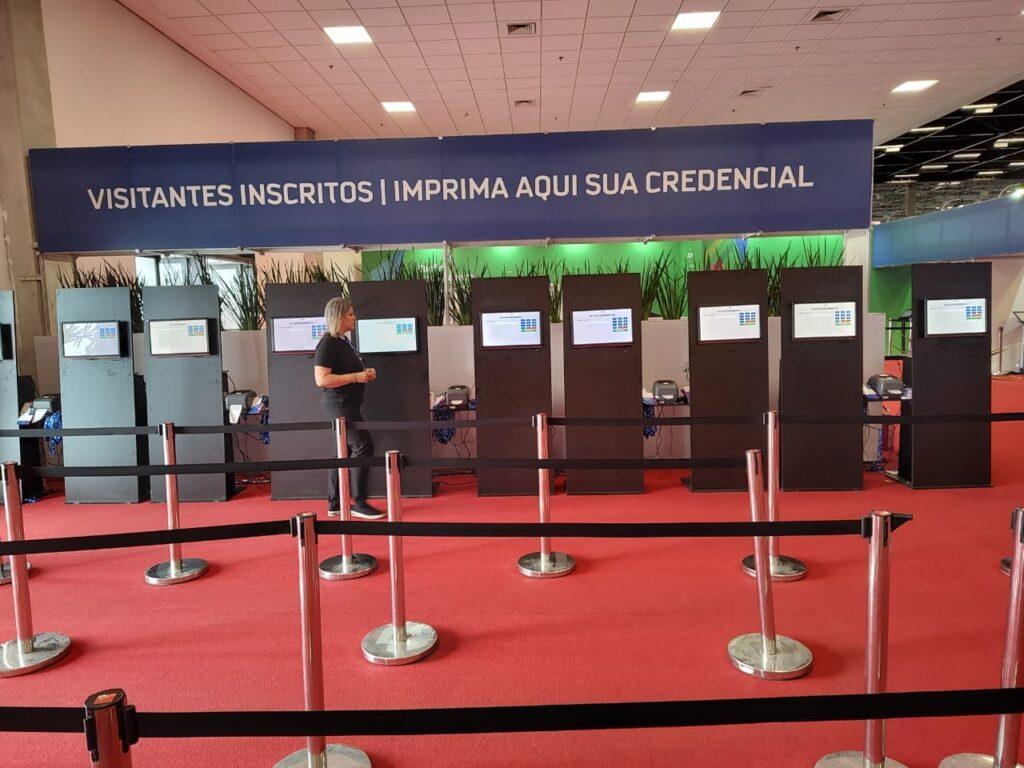 Aluguel Totem Credenciamento em 2025 -SÃO PAULO-Aluguel de totem interativo