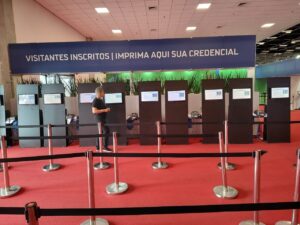 Aluguel de TV Touch para Palestras Corporativas em São Paulo