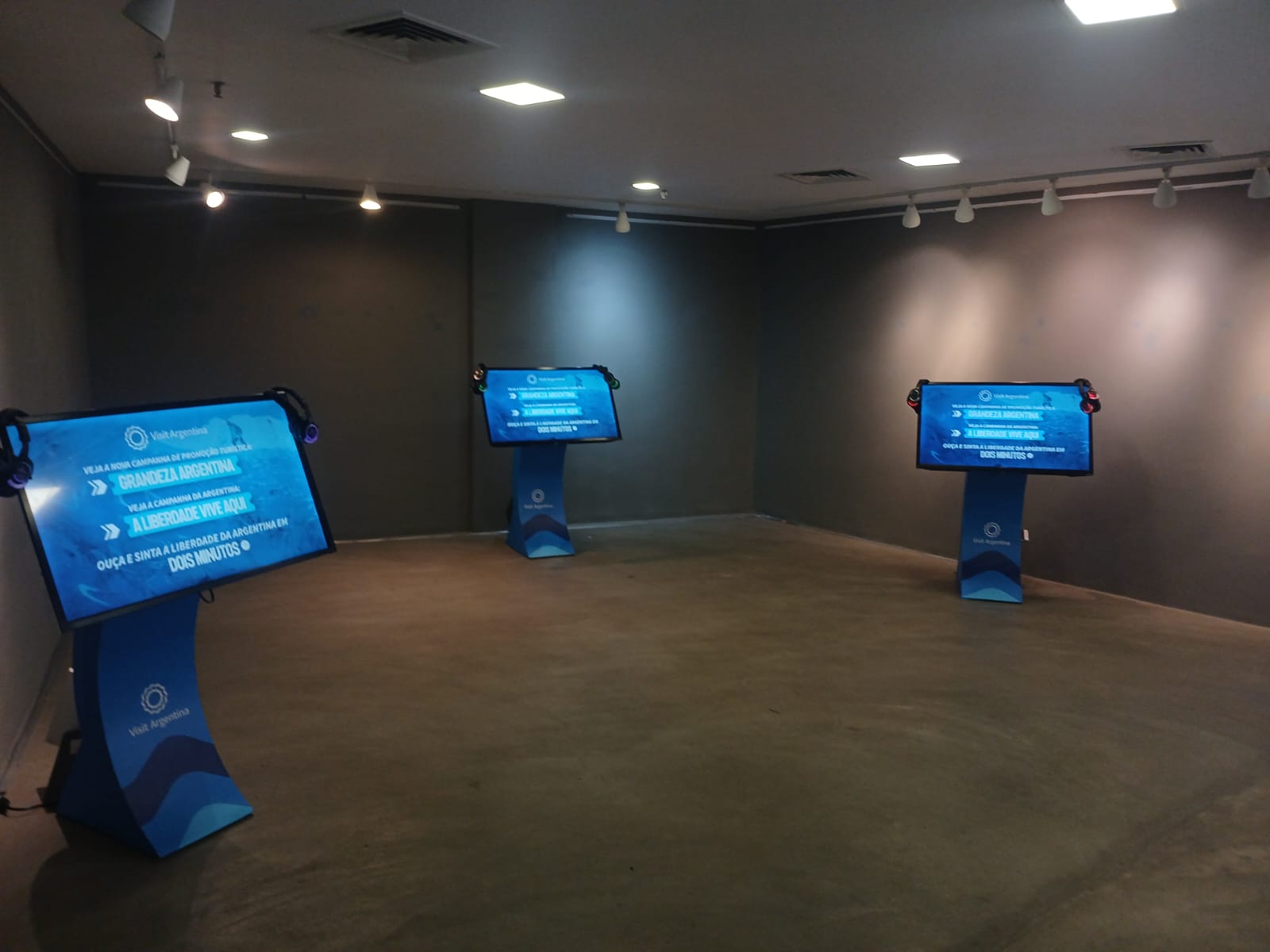 Aluguel de Totem Touch Screen com Tela Interativa para Stands de Feiras Porto Alegre, Caxias do Sul, Canoas, Pelotas em 2026