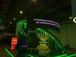 Tecnologia para eventos corporativos com sistemas digitais integrados, experiências interativas, recepção inteligente e comunicação visual em Curitiba PR