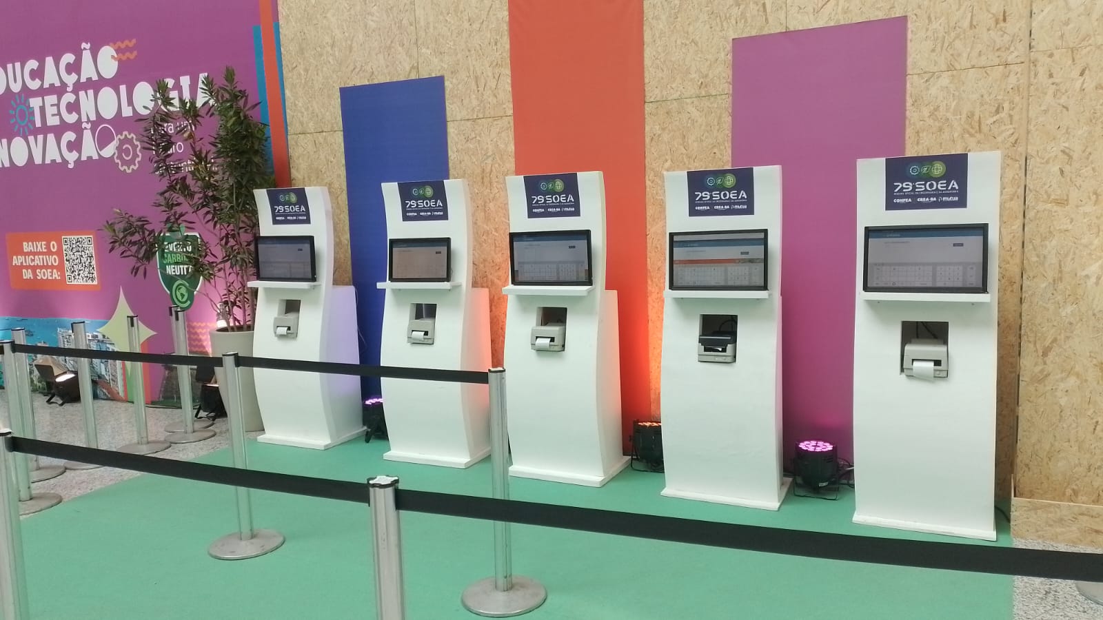 Aluguel de Totem Digital Touch Screen: 13 Vantagens para Feiras, Congressos e Exposições, Palmas, Araguaína, Gurupi, Porto Nacional em 2026 